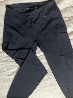 Arc'teryx Black Athletic Leggings with Subtle Logo